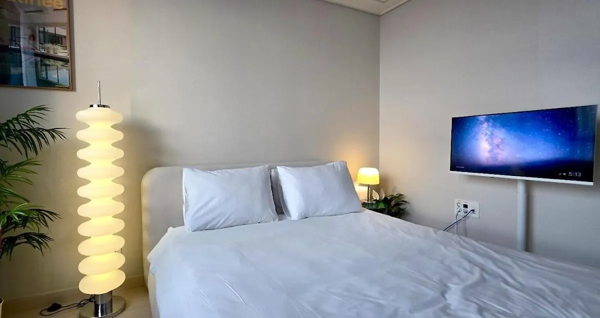 Songdo Sensory Stay # Couple Trip # View Restaurant # Free Parking # Hotel Bedding # Netflix 인천 0*,