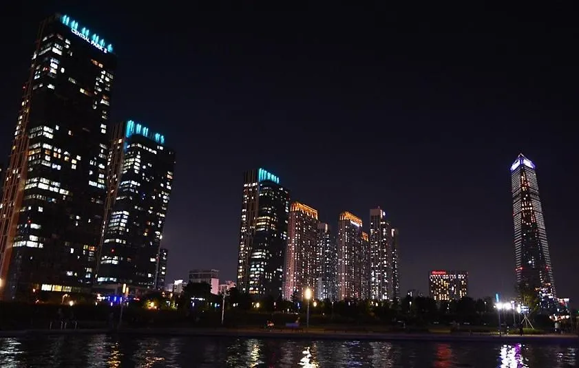 아파트 Songdo Sensory Stay # Couple Trip # View Restaurant # Free Parking # Hotel Bedding # Netflix 인천