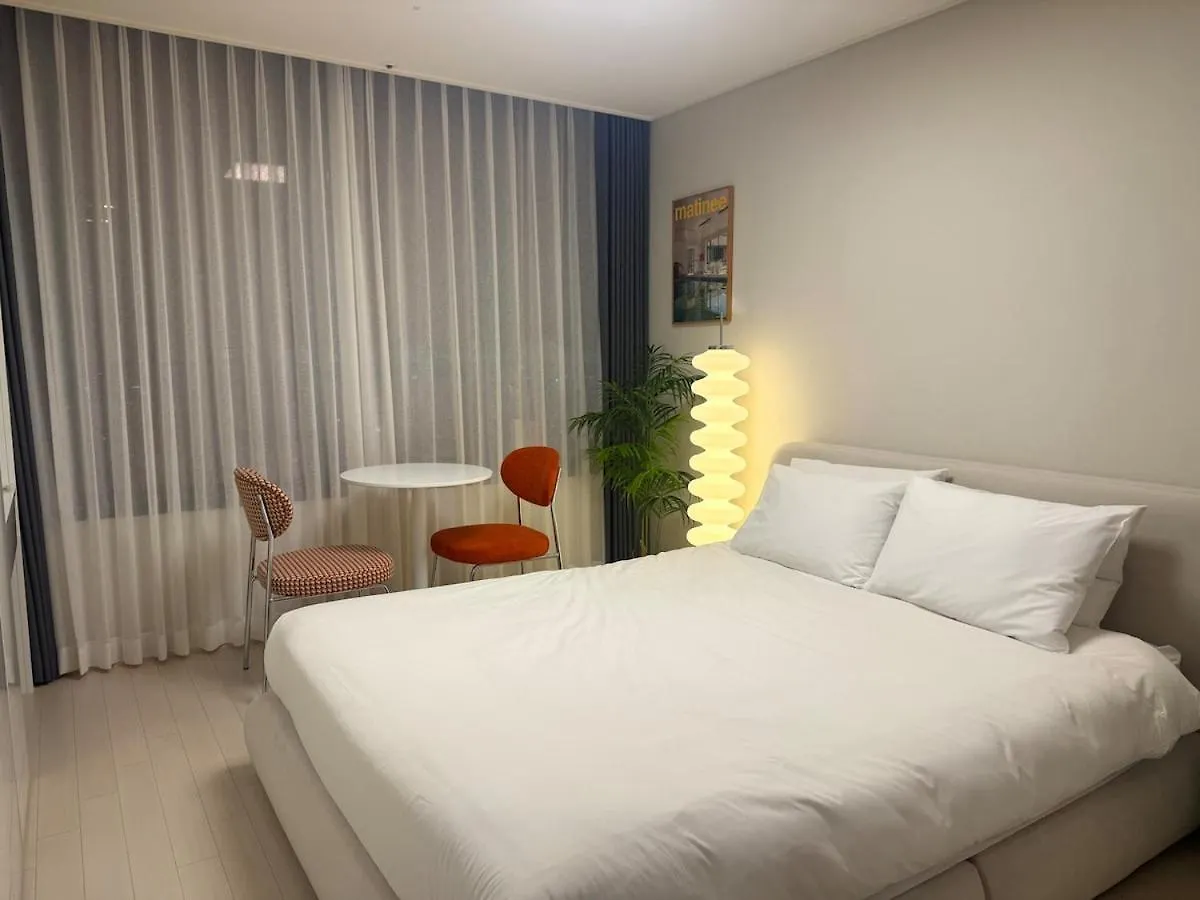 Songdo Sensory Stay # Couple Trip # View Restaurant # Free Parking # Hotel Bedding # Netflix 인천 0*,  대한민국