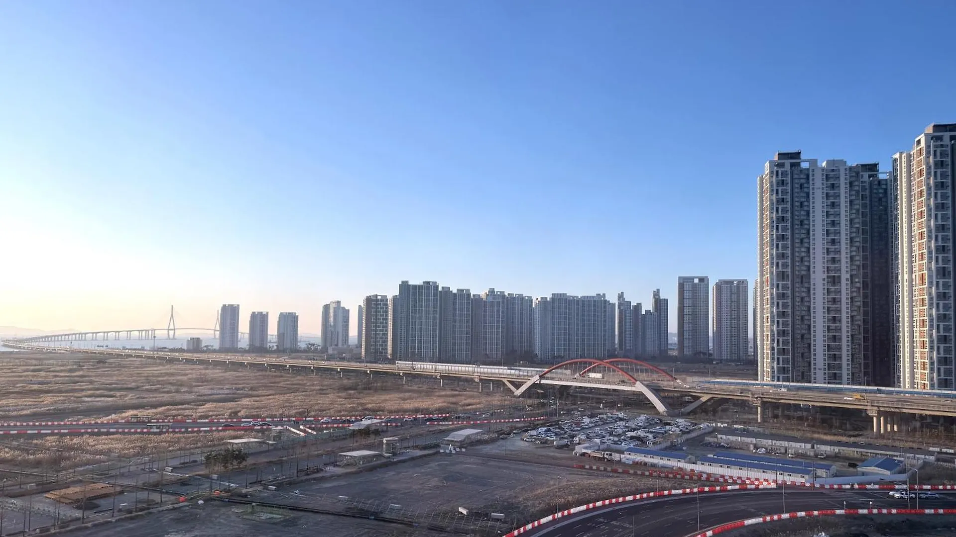 Apartment Songdo Sensory Stay # Couple Trip # View Restaurant # Free Parking # Hotel Bedding # Netflix Incheon